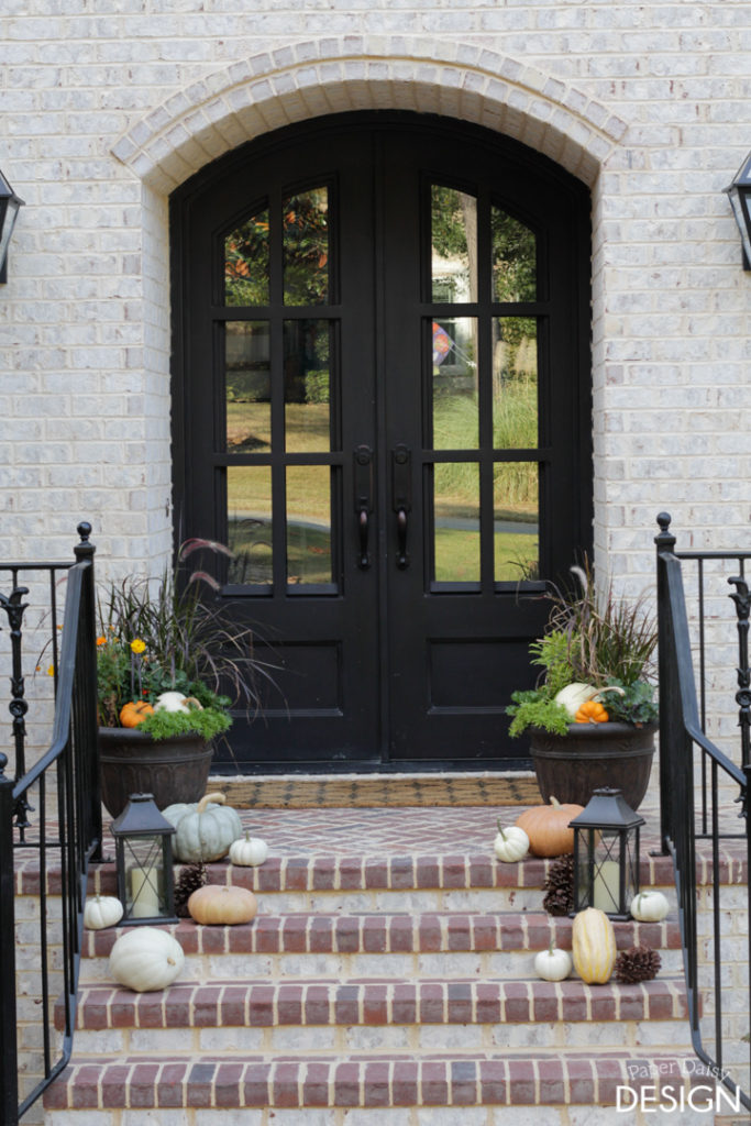 pumpkins-on-steps