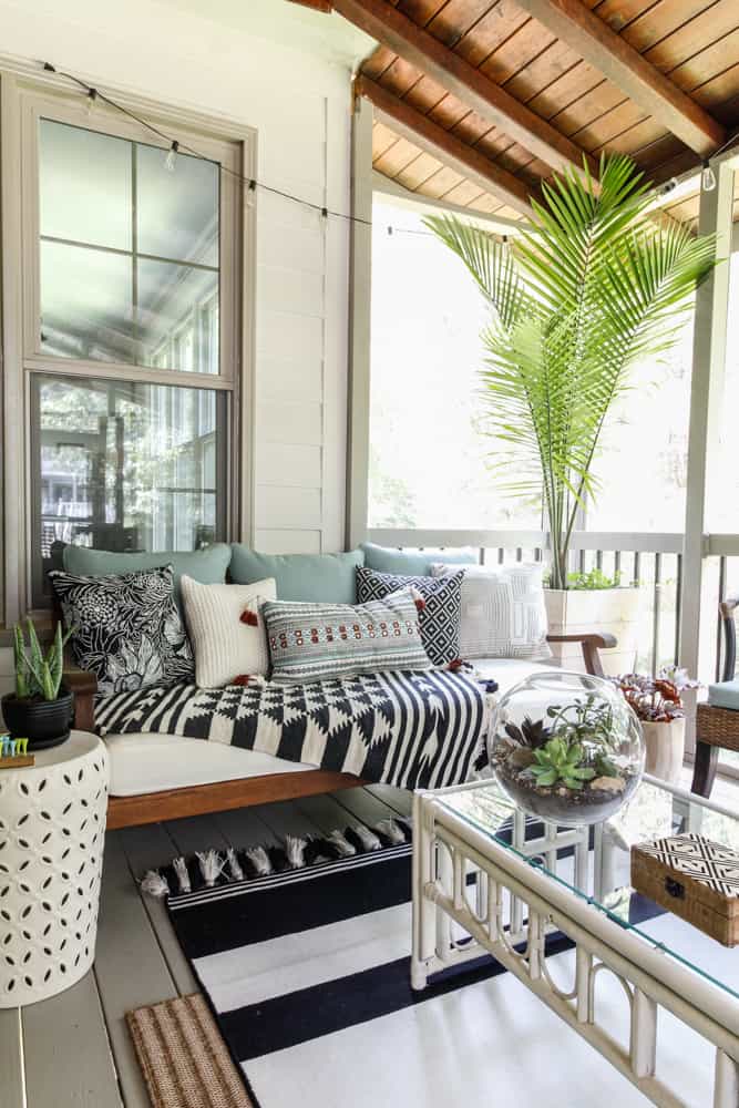 Screen porch