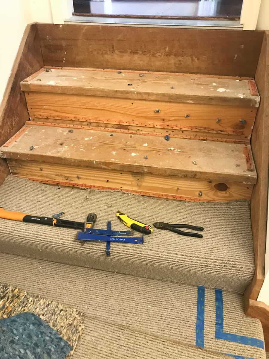 How to remove carpet from stairs